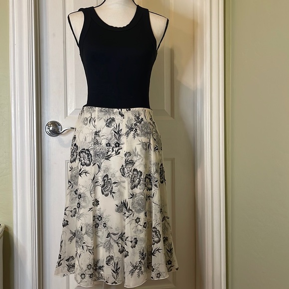 White House Black Market Dresses & Skirts - White House Black Market Floral Silk Skirt